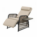 Chaise longue de jardin inclinable avec repose-pieds en résine tressée noir et coussins beige avec tablette latérale